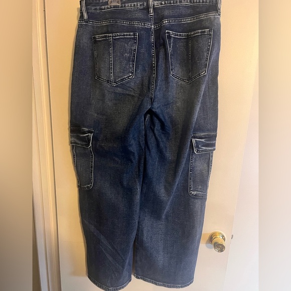 Low Stretch Cargo Straight Leg Jeans - Dark Wash - Picture 6 of 10